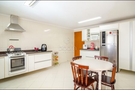 15_photo/94dce3a6c1.84088c7001fd8c9e-ATLAS-82c5cbc2-16c9-4769-8f30-744f36ee8eab.jpg de casa à venda com 4 quartos, 276m² em Santa Quiteria, Curitiba