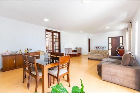 6_photo/94dce3a8a5.0ab899d0b3eed57e-ATLAS-816c31ca-8bde-462c-94ad-8087e9f174ef.jpg de casa à venda com 3 quartos, 300m² em Santa Quiteria, Curitiba
