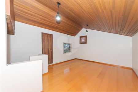 5_photo/94dce3a8bb.7dc29441a77b793f-ATLAS-01ca620f-077d-4ae5-9084-6fdc40c49d4d.jpg de casa à venda com 3 quartos, 97m² em Santa Quiteria, Curitiba