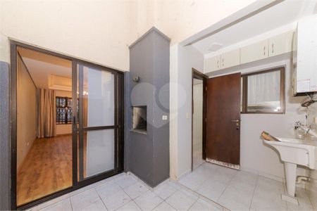 5_photo/94dce3a8bb.7dc29441a77b793f-ATLAS-089feaa7-2d68-489d-9f5e-9e6b883269dc.jpg de casa à venda com 3 quartos, 97m² em Santa Quiteria, Curitiba