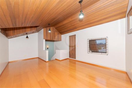 6_photo/94dce3a8bb.7dc29441a77b793f-ATLAS-c63863b5-2665-4bc2-b207-42e27b9ed7bc.jpg de casa à venda com 3 quartos, 97m² em Santa Quiteria, Curitiba