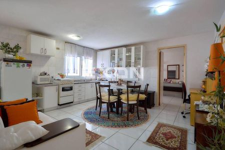 11_photo/94dce3a8f1.5a85c5bdfef41cf9-ATLAS-c2f2ae6c-740e-410c-b282-9e05f6470213.jpg de casa à venda com 3 quartos, 200m² em Santa Quiteria, Curitiba