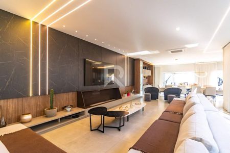 3_photo/94dce3ab27.5e5a18da4fe1f3b0-ATLAS-6b37d02a-be25-4e3f-bd1a-25a96ce9f9f7.jpg de casa à venda com 4 quartos, 401m² em Campo Comprido, Curitiba