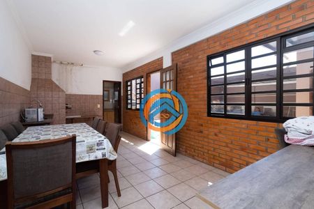 6_photo/94dce3af03.97484f792a469e2d-ATLAS-900c6190-9be1-43a2-9e96-ca384cdadbf3.jpg de casa à venda com 4 quartos, 300m² em Santa Quiteria, Curitiba