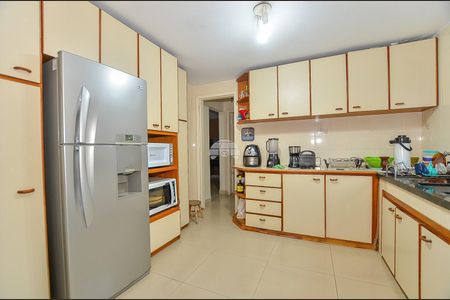 2_photo/94dce3b0b7.4e1a6e6486a440d9-ATLAS-b0137a4e-609a-4d91-9dd5-9cbcd8a1d548.jpg de casa à venda com 3 quartos, 141m² em Campo Comprido, Curitiba