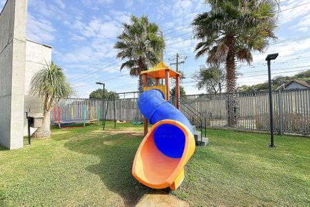 3_photo/94dce3b1e7.d1265443f33742d1-ATLAS-88bc5b9f-8c71-4e02-bc18-9a72cc64160e.jpg de casa de condomínio à venda com 3 quartos, 195m² em Campo Comprido, Curitiba