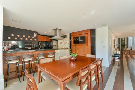 3_photo/94dce3b4c9.ceff8192393c33de-ATLAS-0b5c82a9-85d3-4e7c-ad9f-681b21ce5bcf.jpg de casa à venda com 4 quartos, 476m² em Campo Comprido, Curitiba