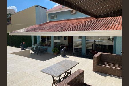 17_photo/94dce3b6fd.2008f600ea595daf-ATLAS-212bb0eb-5e9f-4d6b-ae2d-d14f828ccfad.jpg de casa à venda com 3 quartos, 349m² em Campo Comprido, Curitiba