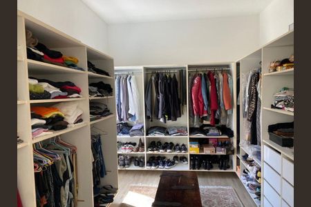 38_photo/94dce3b6fd.2008f600ea595daf-ATLAS-6fd1d82c-7f6f-4f2c-907a-c3ed36600c91.jpg de casa à venda com 3 quartos, 349m² em Campo Comprido, Curitiba