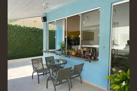 19_photo/94dce3b6fd.2008f600ea595daf-ATLAS-91838077-c97b-4529-a976-2bfe787598d3.jpg de casa à venda com 3 quartos, 349m² em Campo Comprido, Curitiba