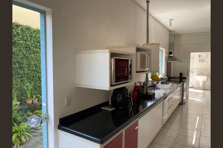 21_photo/94dce3b6fd.2008f600ea595daf-ATLAS-9db21b1c-4e4d-4bcf-9432-3c2faf668710.jpg de casa à venda com 3 quartos, 349m² em Campo Comprido, Curitiba