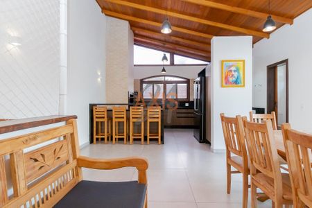 6_photo/94dce3b889.16787a6ea0be7e8a-ATLAS-8eaea5a5-e1ae-400a-b53a-67b3184284e7.jpg de casa à venda com 3 quartos, 322m² em Seminário, Curitiba