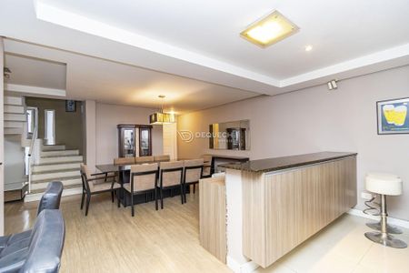 4_photo/94dce3b8cd.1168d7f35de77434-ATLAS-b3bf2994-bed8-4f46-871b-9b4dba4db822.jpg de casa à venda com 3 quartos, 263m² em Campina do Siqueira, Curitiba