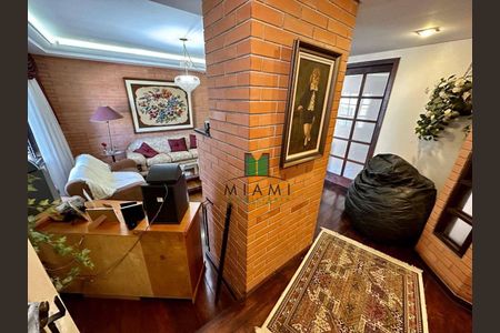 4_photo/94dce3b955.3275b87ea2a9b363-ATLAS-bc45b529-0f3f-4fd6-ad7f-7d3116c7e89d.jpg de casa à venda com 3 quartos, 207m² em Seminário, Curitiba