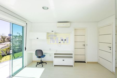 5_photo/94dce3b98b.54c69a68f28b54d3-ATLAS-2dc6f9f4-7658-4fba-b1ef-fe4b5cc358bd.jpg de casa à venda com 3 quartos, 327m² em Seminário, Curitiba