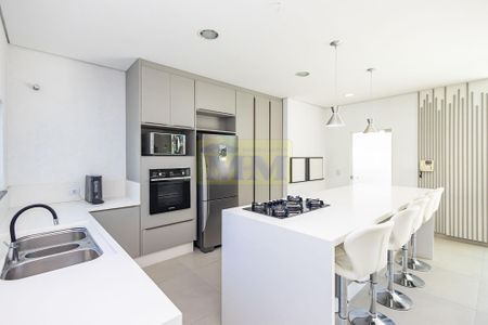 7_photo/94dce3b98b.54c69a68f28b54d3-ATLAS-3d9192b7-3f67-4a04-8637-e9a6529ea75a.jpg de casa à venda com 3 quartos, 327m² em Seminário, Curitiba