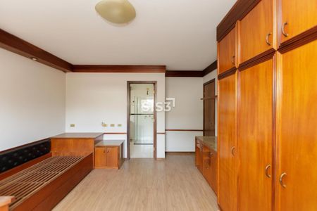 10_photo/94dce3b9ab.491a58713d1e5de3-ATLAS-d8a10185-44d9-4963-a4cf-4785d2920ad6.jpg de casa à venda com 4 quartos, 420m² em Seminário, Curitiba