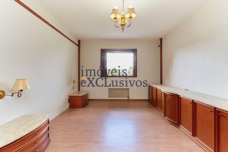 3_photo/94dce3b9ab.821bca6a381fcd78-ATLAS-0d577093-ffcf-4510-9a9e-78e808eb5d88.jpg de casa à venda com 3 quartos, 420m² em Seminário, Curitiba