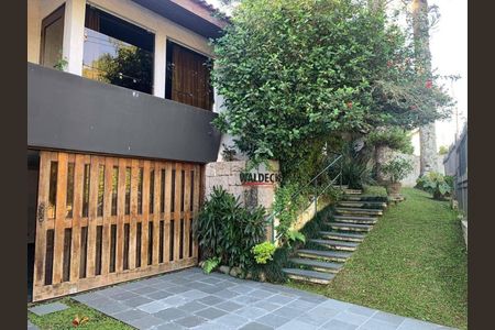3_photo/94dce3bb0f.3a9dc93bc25fc63d-ATLAS-3aeafdfc-4df6-48d8-ba85-3f565bb8b6a4.jpg de casa à venda com 3 quartos, 646m² em Seminário, Curitiba