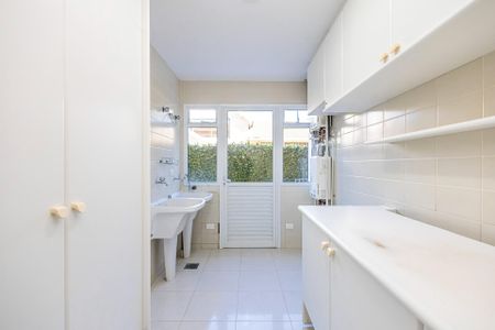 8_photo/94dce3bb1b.d66be7a9b32f9248-ATLAS-192d06a0-7a93-47ce-bc72-b243bb201f20.jpg de casa à venda com 5 quartos, 620m² em Seminário, Curitiba