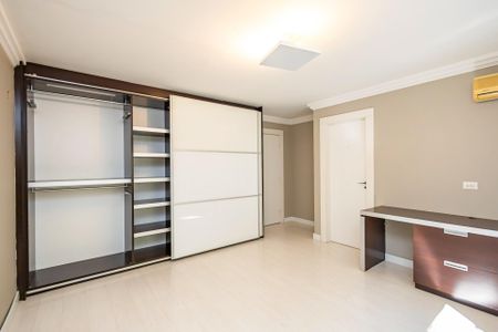 3_photo/94dce3bb1b.d66be7a9b32f9248-ATLAS-5aa06b6b-7afc-4269-8ab3-e717cbdc3971.jpg de casa à venda com 5 quartos, 620m² em Seminário, Curitiba