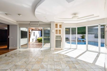 12_photo/94dce3bb1b.d66be7a9b32f9248-ATLAS-a306dee6-e40c-4a24-b4e9-f59b9efdd51b.jpg de casa à venda com 5 quartos, 620m² em Seminário, Curitiba