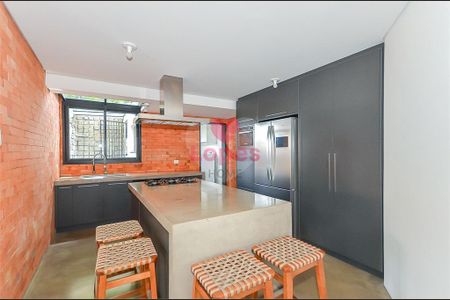 2_photo/94dce3bbbf.fbcd7a2e7ac63d93-ATLAS-96dbe0a2-a91f-4e29-b00e-52d08c135471.jpg de casa à venda com 3 quartos, 194m² em Seminário, Curitiba