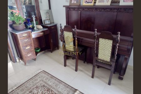 1_photo/94dce3bbef.8a734c1c2a3b006e-ATLAS-26eee94c-b3e7-4ae8-9421-0cc28c28a979.jpg de casa à venda com 4 quartos, 240m² em Seminário, Curitiba