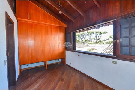 2_photo/94dce3bc7f.833a42e394c467a8-ATLAS-c243f8a6-0e32-4c40-b3ea-9eab68872011.jpg de casa à venda com 5 quartos, 301m² em Seminário, Curitiba