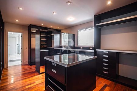 42_photo/94dce3bc9d.dc4c3710a436727e-ATLAS-504dcac2-70da-4b35-b347-d5dd65b38145.jpg de casa à venda com 5 quartos, 690m² em Seminário, Curitiba