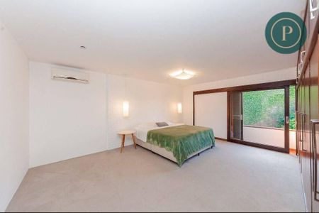 4_photo/94dce3bcb5.188a27b9c66a5139-ATLAS-2819a95b-ea26-4ae5-934b-1f6d9fda2f78.jpg de casa à venda com 4 quartos, 314m² em Seminário, Curitiba