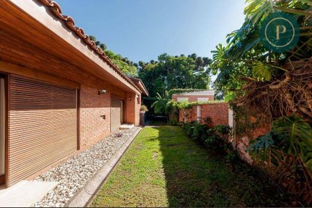 5_photo/94dce3bcb5.188a27b9c66a5139-ATLAS-2bffe2a3-3596-44e7-bed3-9458d04ce2ec.jpg de casa à venda com 4 quartos, 314m² em Seminário, Curitiba