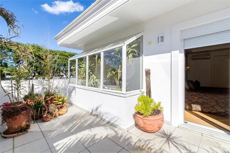 39_photo/94dce3bd2d.1aa5b8f538f3adaf-ATLAS-1bb38743-955e-42e8-92f2-ef2252d26d18.jpg de casa à venda com 5 quartos, 1150m² em Seminário, Curitiba