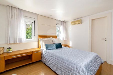 33_photo/94dce3bd2d.1aa5b8f538f3adaf-ATLAS-abec3ff9-fc89-4bee-902d-ae3bed6c0ca1.jpg de casa à venda com 5 quartos, 1150m² em Seminário, Curitiba