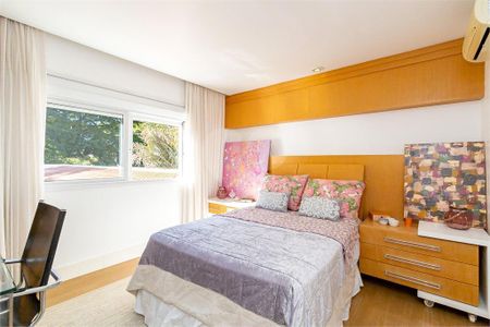 35_photo/94dce3bd33.b88c9f23dde11cca-ATLAS-c09b8d4e-6827-41e4-b410-4e2cb60b362f.jpg de casa à venda com 5 quartos, 1150m² em Seminário, Curitiba