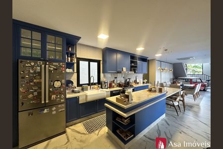 5_photo/94dce3bf3b.b760bf5d8bb46efe-ATLAS-6bfba56d-c4d8-456e-8f37-add29a2e29b2.jpg de casa à venda com 4 quartos, 410m² em Seminário, Curitiba