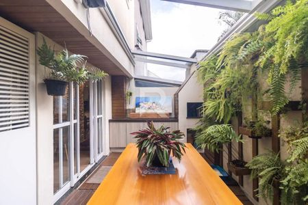 11_photo/94dce3bf5b.e100dba37721dde7-ATLAS-85d905b1-7d3b-421b-ab94-9d58603e528d.jpg de casa à venda com 3 quartos, 163m² em Seminário, Curitiba