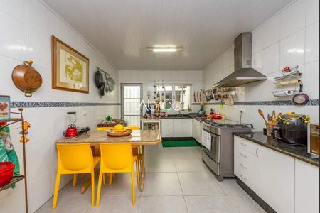 5_photo/94dce3bfd7.c06c3c5dbfc3661b-ATLAS-55cd2a9f-bebb-4e33-acc6-158b18e29733.jpg de casa à venda com 3 quartos, 266m² em Campina do Siqueira, Curitiba