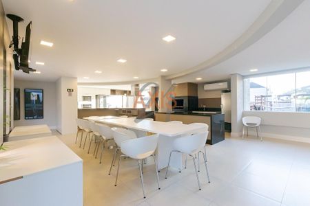 2_photo/94dce3c0bf.7a69ff73eb43ff8d-ATLAS-c82a7d93-64f4-4297-82fc-ab8b7ce7b51d.jpg de casa de condomínio à venda com 3 quartos, 138m² em Seminário, Curitiba