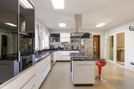 13_photo/94dce3c1d5.a944a7ef88bd55c6-ATLAS-d9f608de-187c-4e10-a964-431f8a46bc8c.jpg de casa à venda com 4 quartos, 614m² em Campina do Siqueira, Curitiba