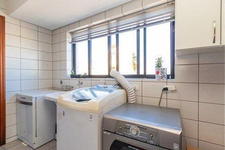 8_photo/94dce3c203.bd0a29f5f97f274a-ATLAS-295a849a-19ee-4d5f-a50d-996b65ac9d5b.jpg de apartamento à venda com 3 quartos, 183m² em Batel, Curitiba