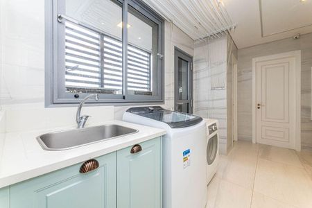 20_photo/94dce3c407.9b0e853e47463488-ATLAS-42fb8d16-d1bb-4702-b875-b00c4d3feff2.jpg de apartamento à venda com 3 quartos, 338m² em Campina do Siqueira, Curitiba