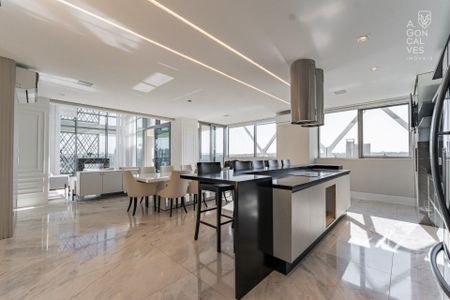 8_photo/94dce3c40b.9a892ca38e503515-ATLAS-c4cdfdc3-95b5-4618-8fef-d807460d5a3c.jpg de apartamento para alugar com 3 quartos, 338m² em Campina do Siqueira, Curitiba