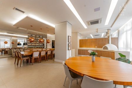 43_photo/94dce3c40b.9a892ca38e503515-ATLAS-cbab26f1-6c6e-45be-87f1-2ee33e83c6af.jpg de apartamento para alugar com 3 quartos, 338m² em Campina do Siqueira, Curitiba