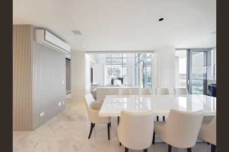 3_photo/94dce3c40b.df2406aa61ba3211-ATLAS-9ff5478b-8b1d-4eaa-b5d1-f0065f4ba30e.jpg de apartamento à venda com 3 quartos, 338m² em Campina do Siqueira, Curitiba