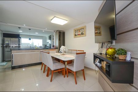 12_photo/94dce3c723.760d7ecec936a2b8-ATLAS-b14d86ea-47c8-4f96-9646-903b7abf2deb.jpg de casa à venda com 4 quartos, 243m² em Campina do Siqueira, Curitiba