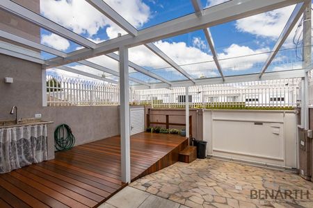 44_photo/94dce3c733.f0d246bad4da1cd5-ATLAS-58944ffa-d2d6-4090-b4f0-c01e46e026e9.jpg de casa à venda com 4 quartos, 215m² em Campina do Siqueira, Curitiba