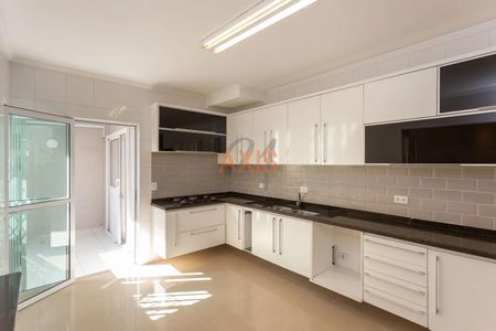 7_photo/94dce3c73b.751bca41ac608a7d-ATLAS-9937c34b-1235-406d-ba05-a457b9fd186f.jpg de casa à venda com 3 quartos, 212m² em Campina do Siqueira, Curitiba