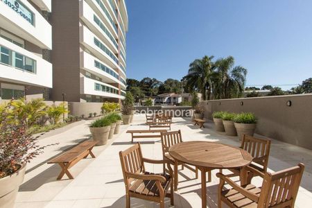 2_photo/94dce3ca17.061b60c3dd089fdd-ATLAS-092cc582-2ff1-4300-b3e8-27855ba33041.jpg de apartamento à venda com 2 quartos, 160m² em Mossunguê, Curitiba