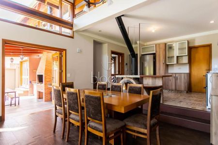 5_photo/94dce3caab.e55d5649294f0132-ATLAS-2978c8a9-e7a3-4bf7-9d2a-13301c273967.jpg de casa à venda com 3 quartos, 278m² em Campo Comprido, Curitiba